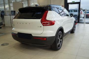 VOLVO - D4 AWD Geartronic R-design (2 di 4)