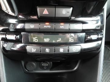 PEUGEOT - 2008 BlueHDi 120 S&S GT Line (15 di 17)