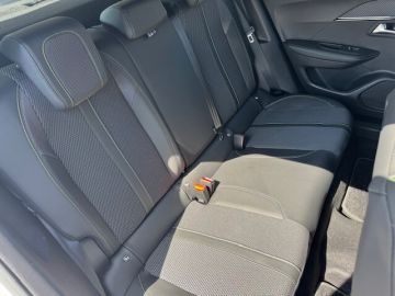 PEUGEOT - 2008 Hybrid 136 e-DCS6 GT (7 di 15)