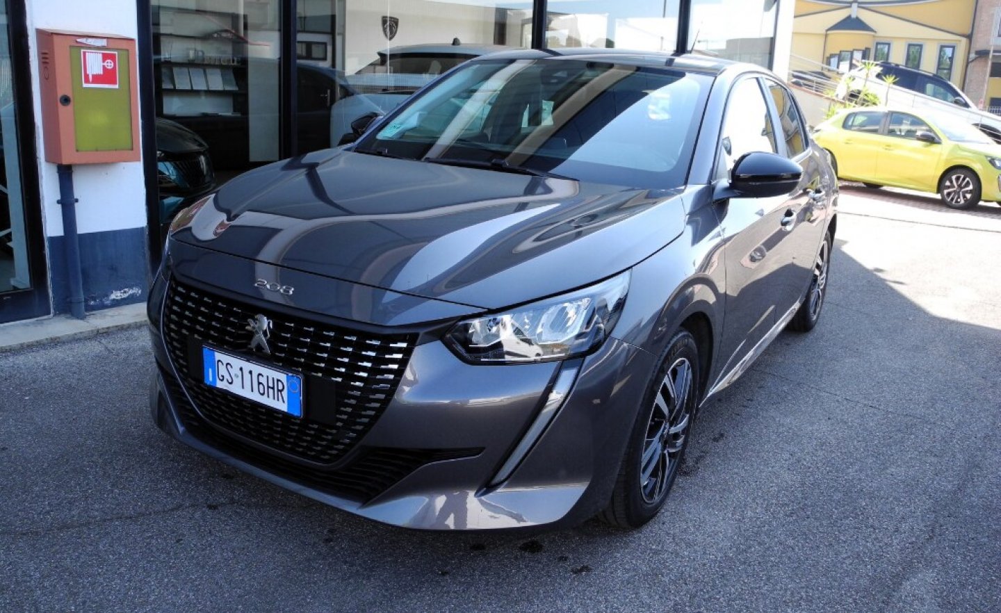 PEUGEOT 208