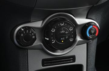 FORD - Fiesta+ 1.2 82 CV 5p. (16 di 20)