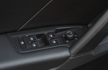VOLKSWAGEN - Tiguan 2.0 TDI 150 CV SCR DSG R-Line (19 di 20)