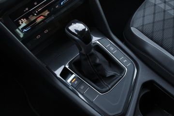 VOLKSWAGEN - Tiguan 2.0 TDI 150 CV SCR DSG R-Line (18 di 21)