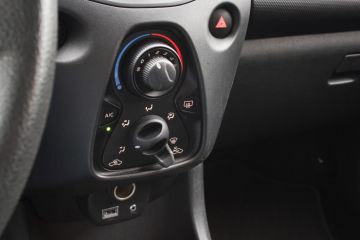 TOYOTA - Aygo Connect 1.0 VVT-i 72CV 5 porte x-business light (14 di 15)