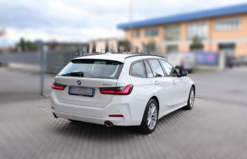 BMW - 318d 48V Touring (6 di 18)