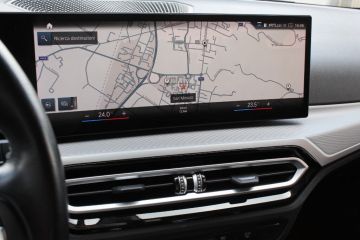 BMW - 318d 48V Touring (14 di 18)