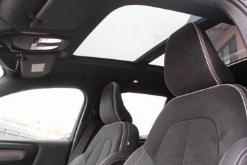 VOLVO - XC40 B4 AWD automatico Ultimate Bright (9 di 18)