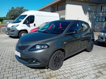LANCIA - Ypsilon 1.0 FireFly 5 porte S&S Hybrid Gold (1 di 7)