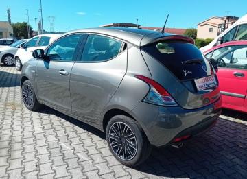 LANCIA - Ypsilon 1.0 FireFly 5 porte S&S Hybrid Gold (2 di 7)