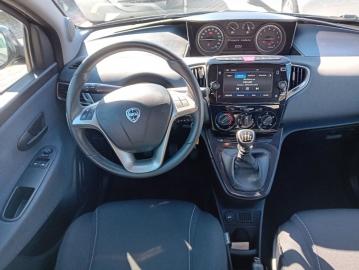 LANCIA - Ypsilon 1.0 FireFly 5 porte S&S Hybrid Gold (3 di 7)