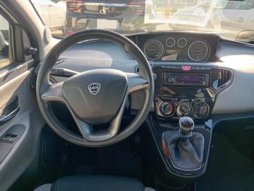LANCIA - Ypsilon 1.2 69 CV 5 porte Silver (3 di 7)