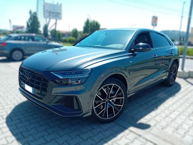 AUDI Q8 55 TFSI quattro tiptronic Sport