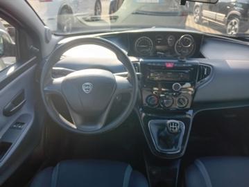 LANCIA - Ypsilon 1.2 69 CV 5 porte Silver (3 di 9)