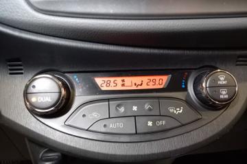 TOYOTA - Yaris 1.0 5p. Lounge (13 di 25)