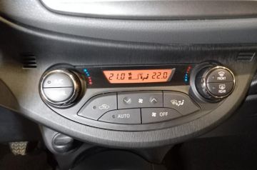 TOYOTA - Yaris 1.0 5p. Lounge (15 di 25)