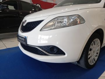 LANCIA - Ypsilon 1.2 69 CV 5p. Silver (2 di 23)