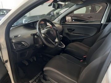 LANCIA - Ypsilon 1.2 69 CV 5p. Silver (8 di 23)