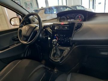 LANCIA - Ypsilon 1.2 69 CV 5p. Silver (17 di 23)