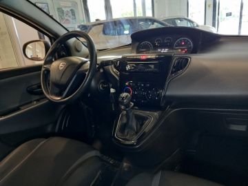 LANCIA - Ypsilon 1.2 69 CV 5p. Silver (18 di 23)