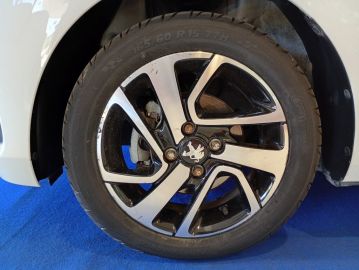 PEUGEOT - 108 VTi 68 5p. Allure (3 di 24)