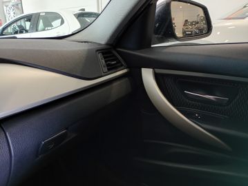BMW - 316d Touring Sport (18 di 30)