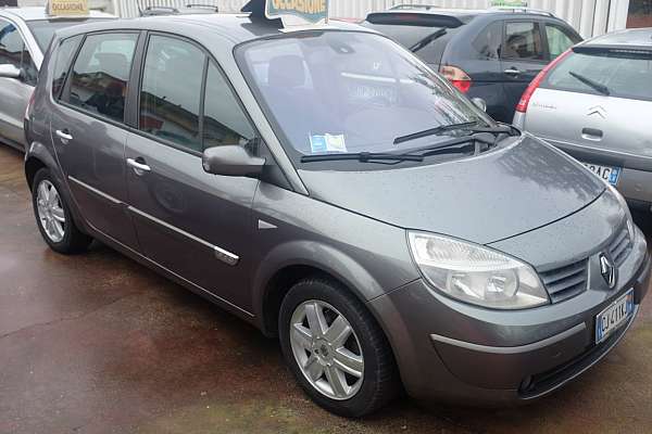 RENAULT - Scénic 1.9 dCi Confort Authentique