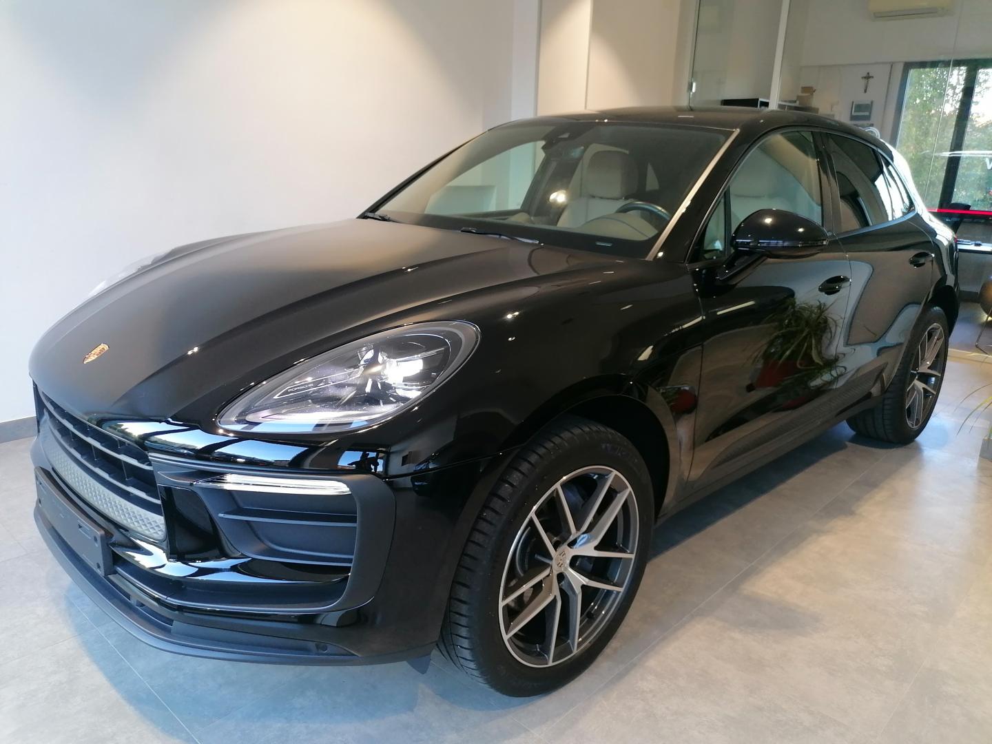 PORSCHE Macan