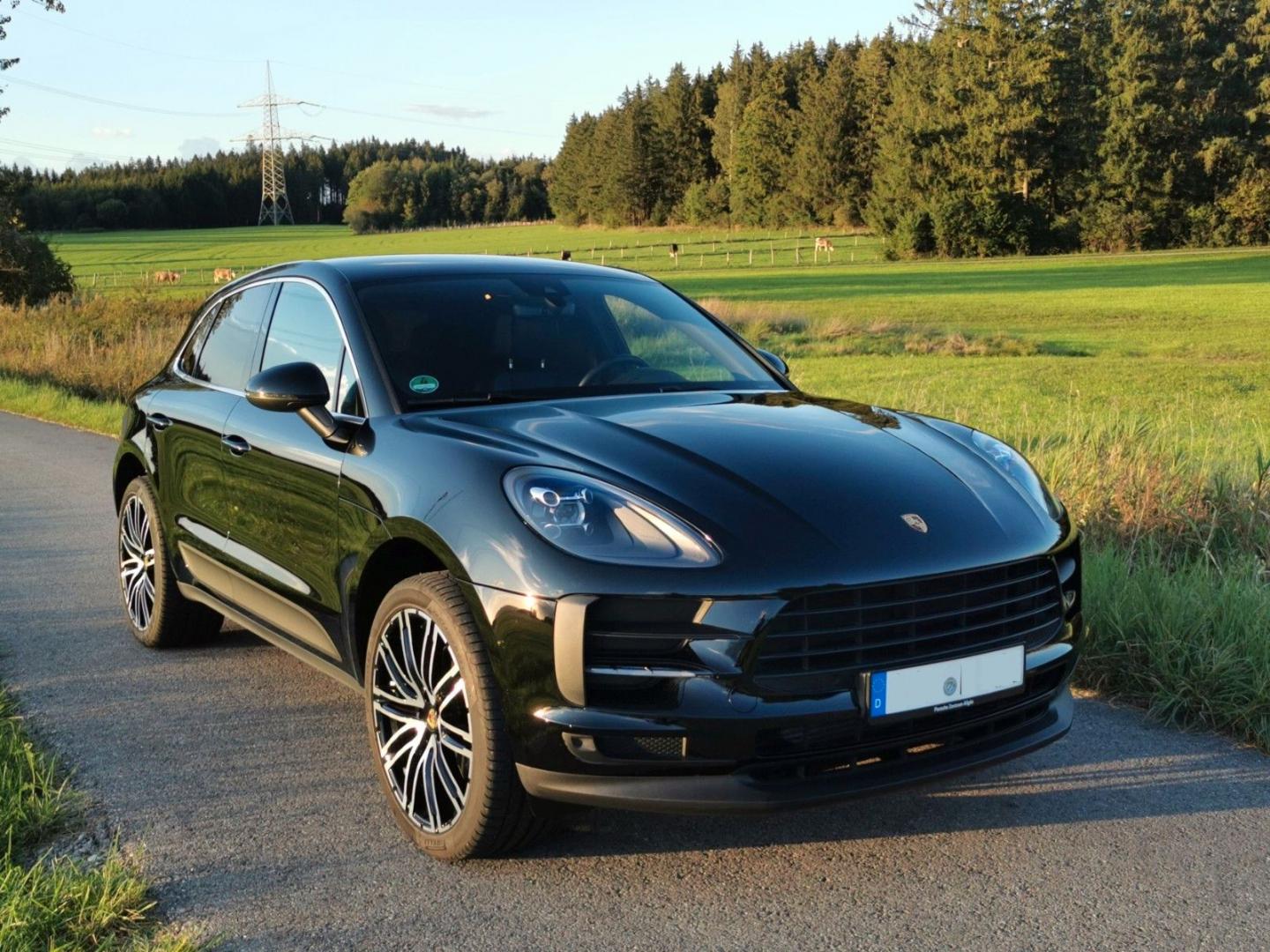 PORSCHE Macan