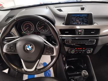BMW - sDrive 18i xLine (4 di 10)