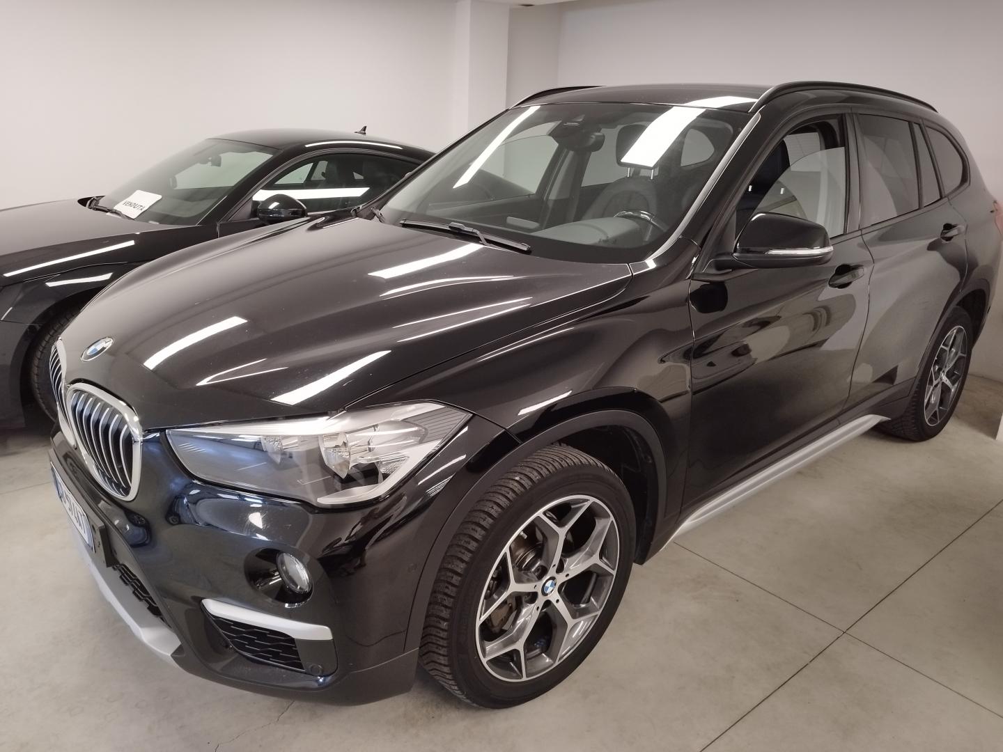 BMW - sDrive 18i xLine