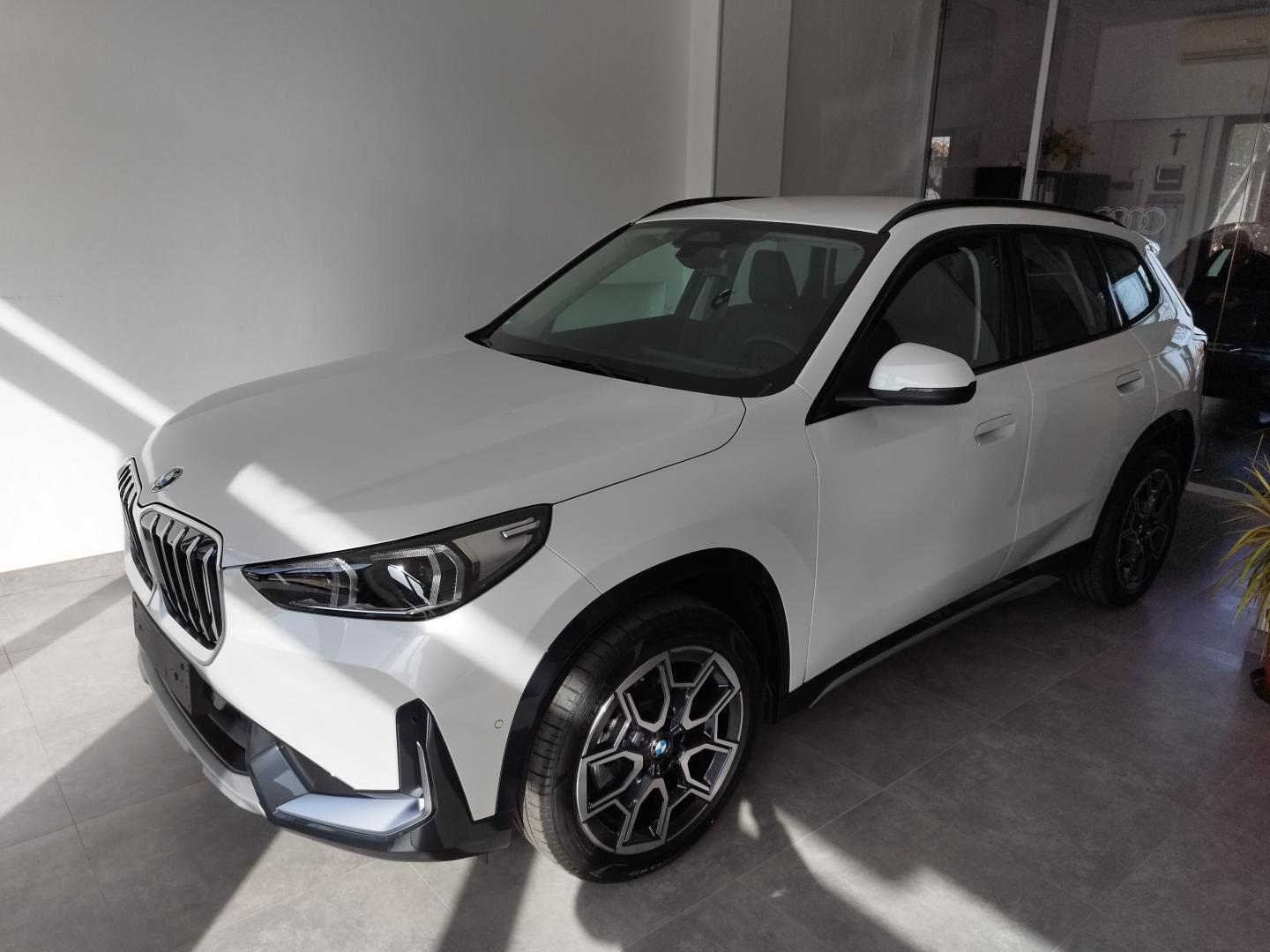 BMW - sDrive 18i xLine