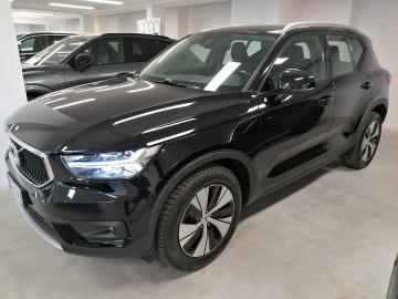 VOLVO - XC40 T3 Momentum (1 di 5)