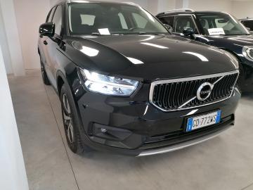 VOLVO - XC40 T3 Momentum (2 di 5)