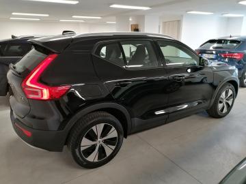 VOLVO - XC40 T3 Momentum (4 di 5)