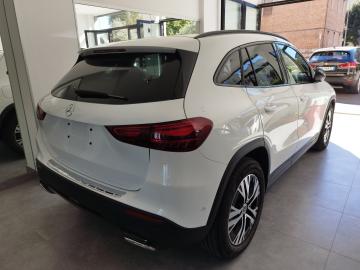 MERCEDES - GLA 180 Sport (2 di 10)