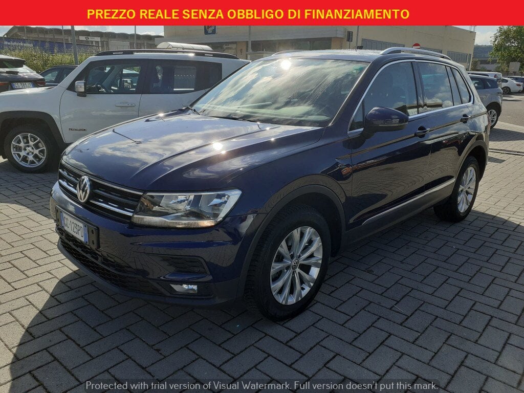 VOLKSWAGEN Tiguan