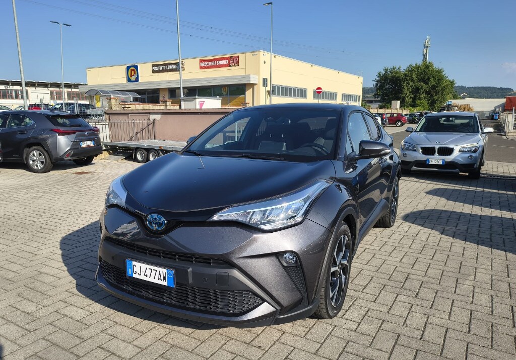 TOYOTA C-HR (2016)