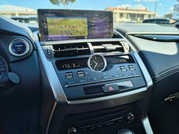 LEXUS - NX Hybrid Business (12 di 25)