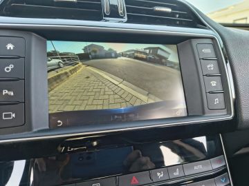 JAGUAR - XE 2.0 D 180 CV aut. Prestige (9 di 20)