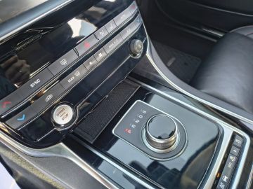 JAGUAR - XE 2.0 D 180 CV aut. Prestige (10 di 20)
