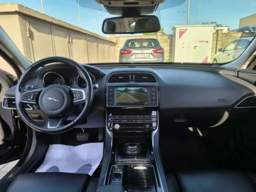 JAGUAR - XE 2.0 D 180 CV aut. Prestige (13 di 20)