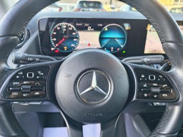 MERCEDES - GLA 200 d Automatic Business (17 di 26)