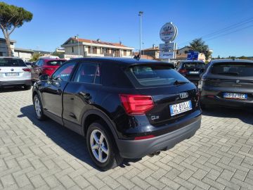 AUDI - Q2 35 TDI quattro S tronic Business (5 di 21)