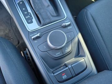 AUDI - Q2 35 TDI quattro S tronic Business (15 di 21)