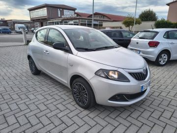 LANCIA - Ypsilon 1.0 FireFly 5 porte S&S Hybrid Ecochic Gold (3 di 16)
