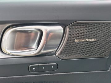 VOLVO - XC40 B4 AWD automatico Plus Dark (10 di 25)