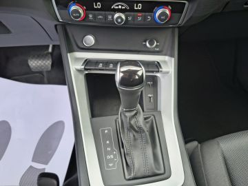 AUDI - Q3 35 TDI S tronic Business (14 di 19)