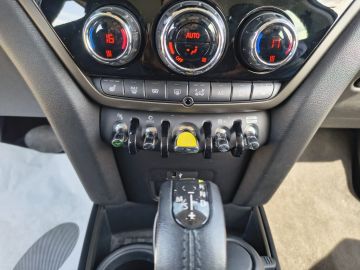 MINI - Mini 1.5 Cooper SE Business Countryman ALL4 (21 di 26)