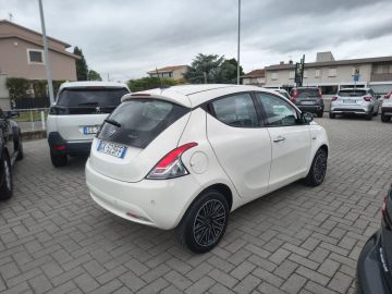 LANCIA - Ypsilon 1.0 FireFly 5 porte S&S Hybrid Gold (4 di 17)