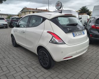 LANCIA - Ypsilon 1.0 FireFly 5 porte S&S Hybrid Gold (5 di 17)